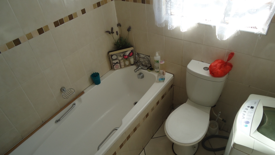 2 Bedroom Property for Sale in Chris Hani Park Western Cape